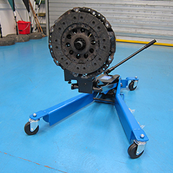 Remove and refit heavy HGV clutch and flywheel assemblies with ease, with this clutch & flywheel hydraulic jack 