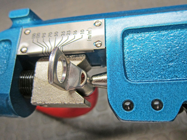 Close up of the Laser Tools 6922 Battery Terminal Crimping Tool showing the cable capacity from 10mm² up to 150mm²