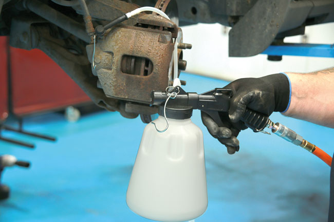 Laser Tools 9168 Pneumatic Brake Bleeder & Fluid Extractor