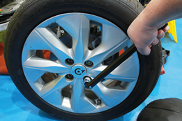 Laser Tools 9176 Pre-Set Torque Wrench with 17/19mm Flip Socket